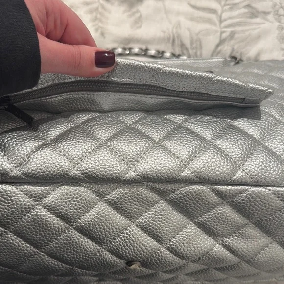 Chanel style silver travel bag - Picture 11 of 12